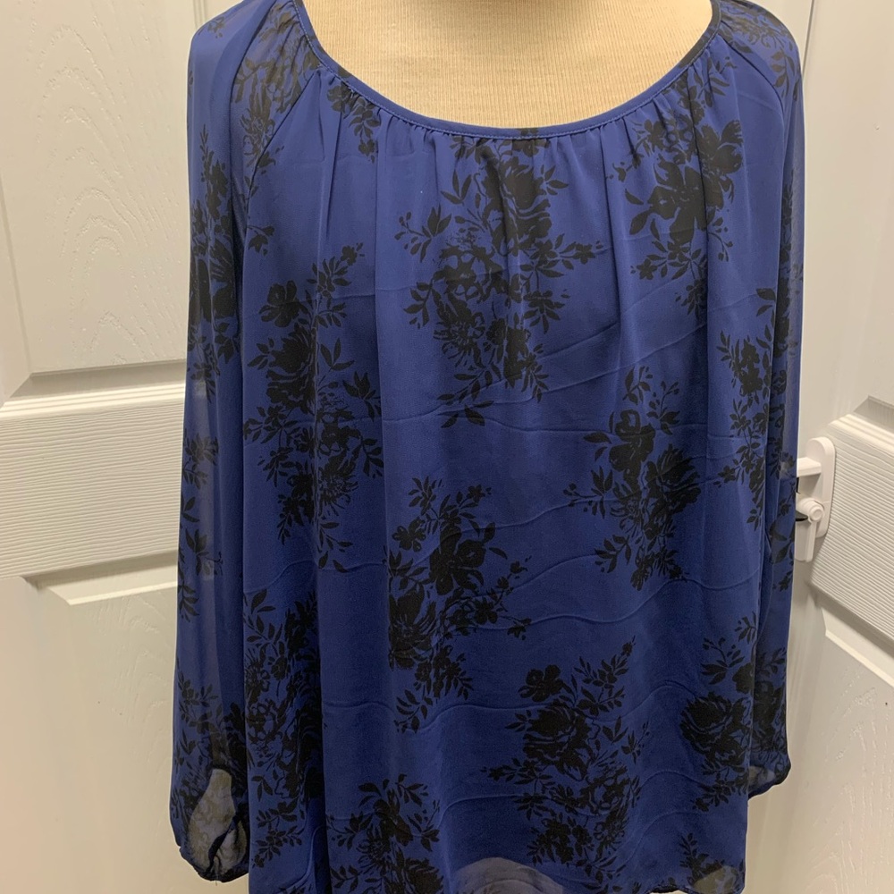 Torrid blouse women’s lightweight long sleeve blue and black flower design 4X